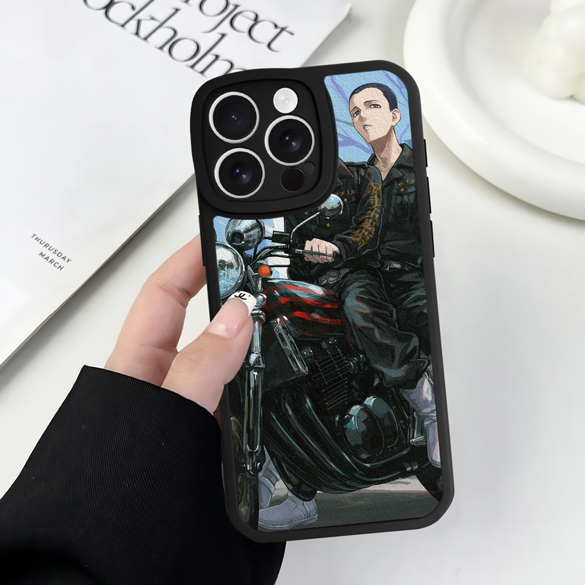（画像用） 東京リベンジャーズ Tokyo Revengers 【iPhone 16シリーズ対応】シリコンスマホケース（レザー調） 材質：シリコン